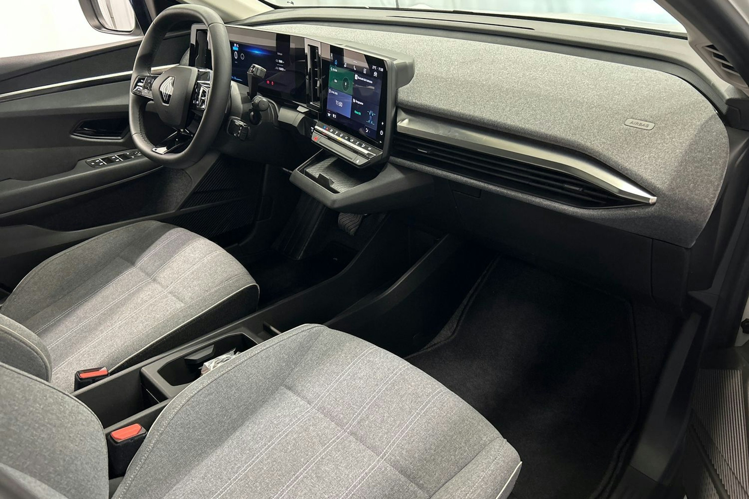 valkoinen Renault Megane 2022 kuva 16.