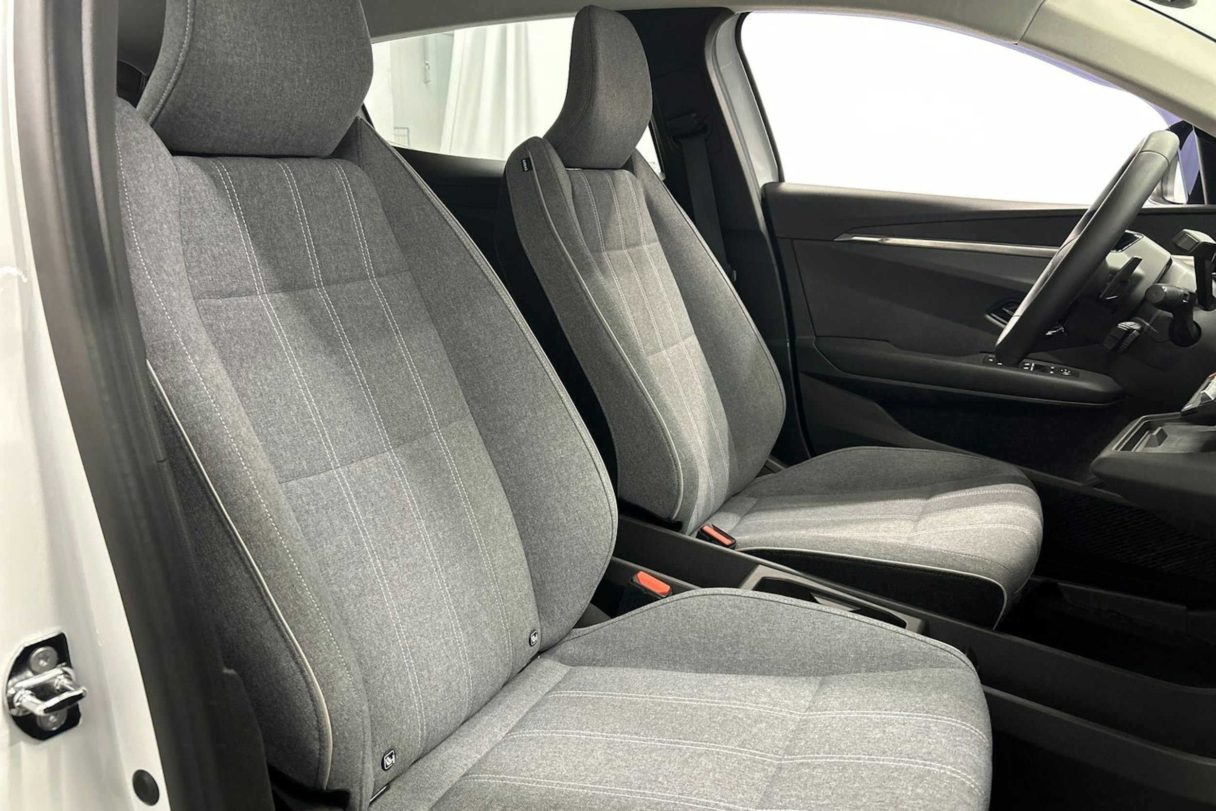 valkoinen Renault Megane 2022 kuva 17.