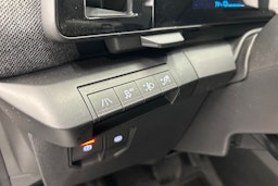 valkoinen Renault Megane 2022 kuva 18.