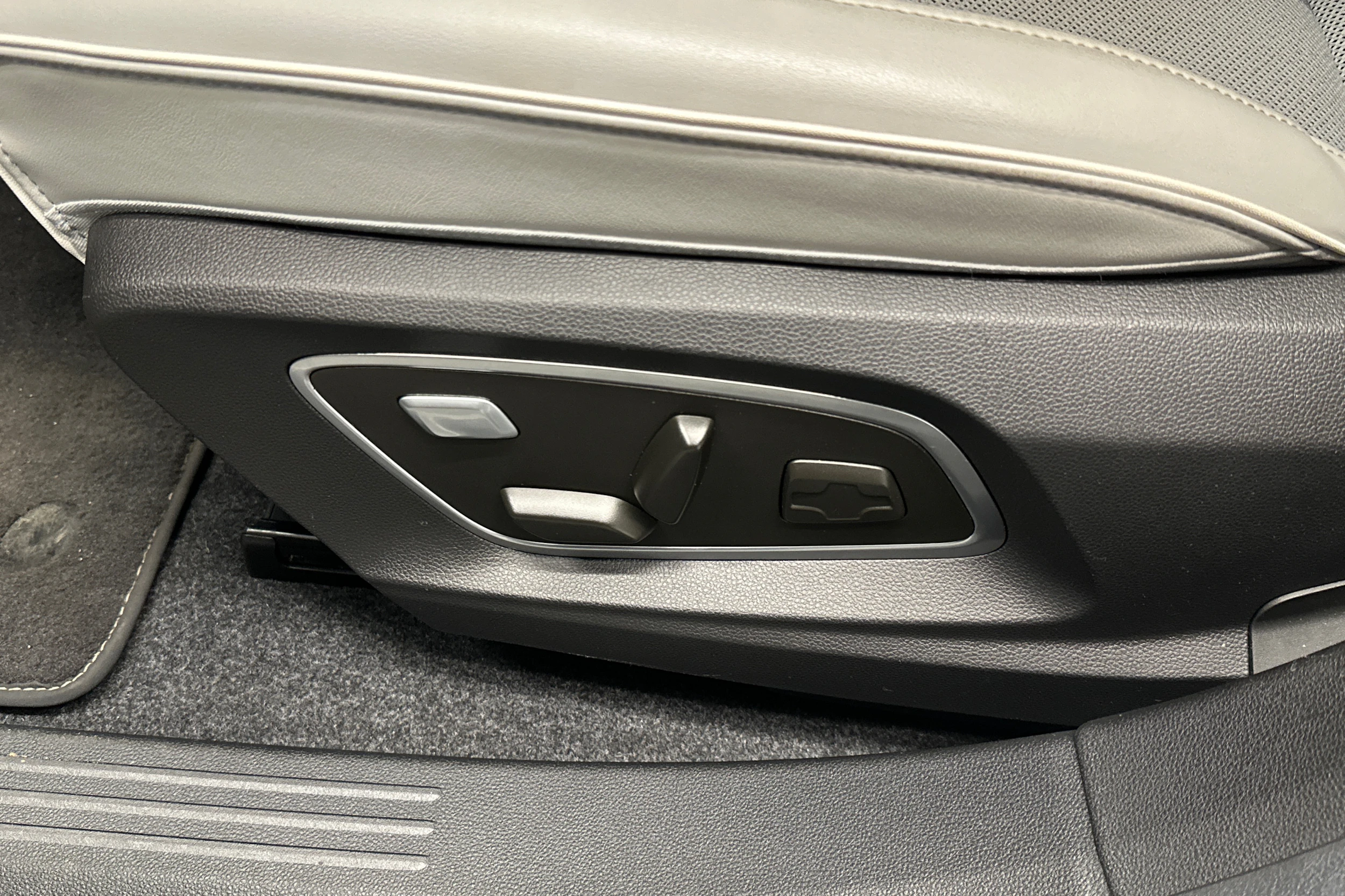 valkoinen Renault Scenic 2024 kuva 34.