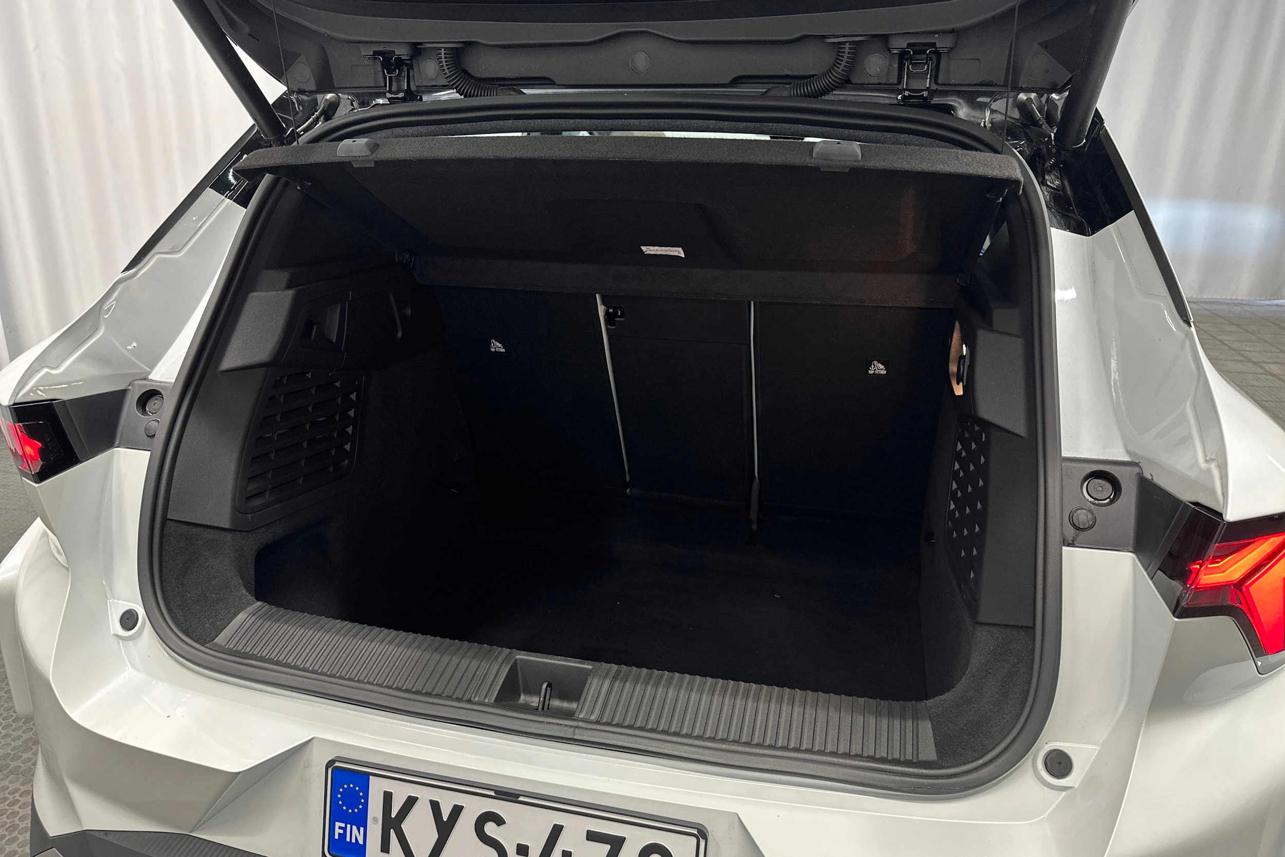 valkoinen Renault Scenic 2024 kuva 36.