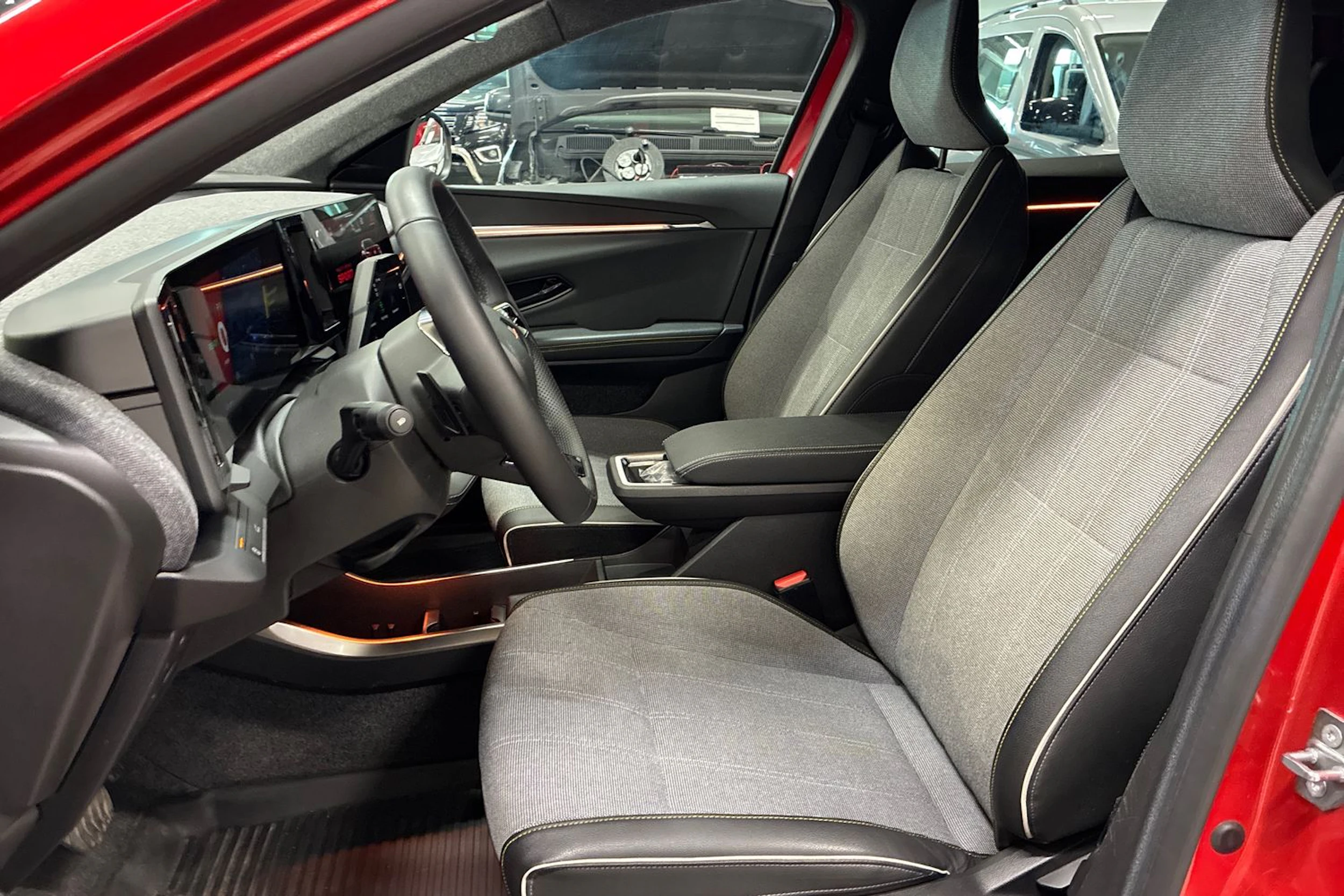 punainen Renault Scenic 2025 kuva 25.
