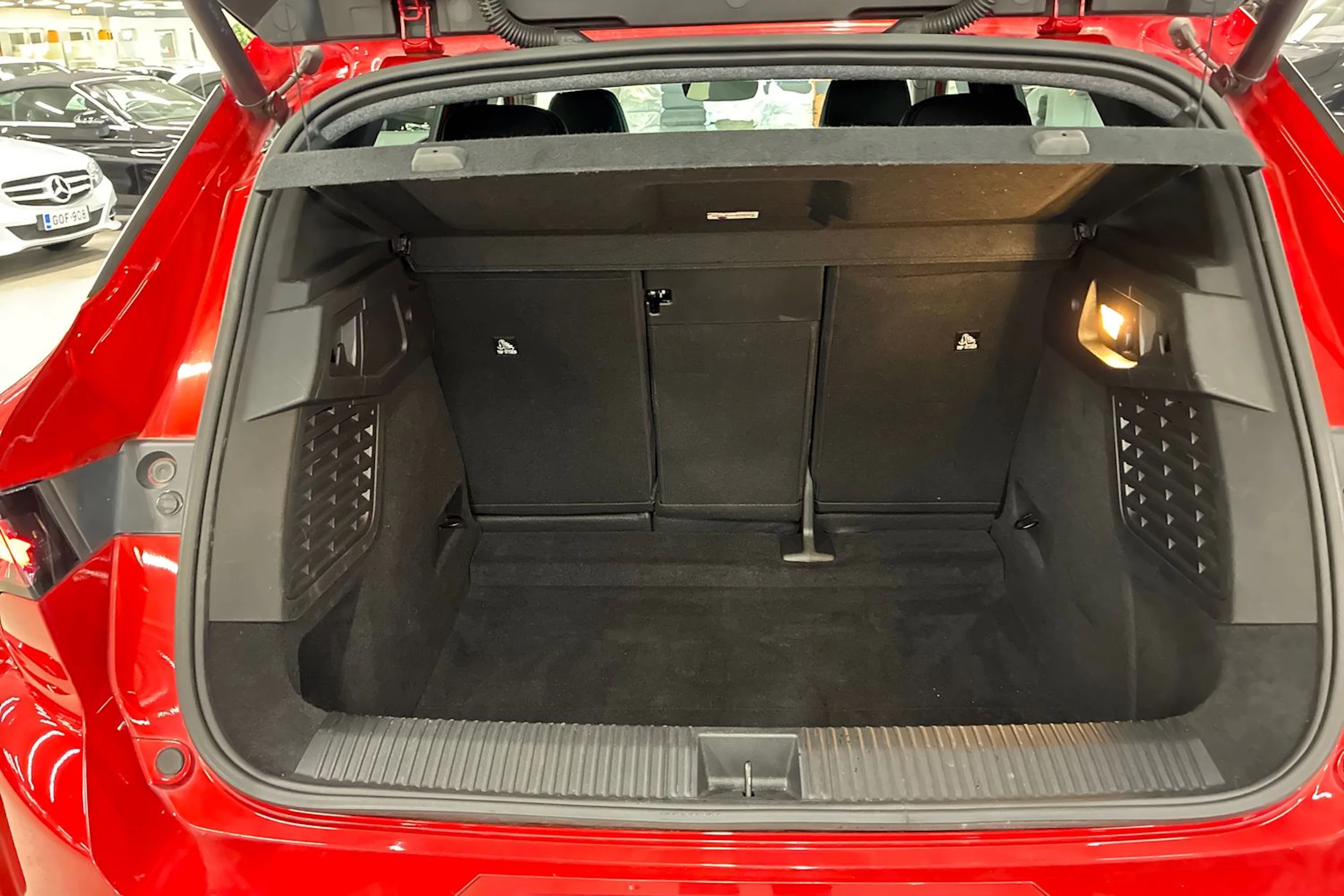 punainen Renault Scenic 2025 kuva 26.