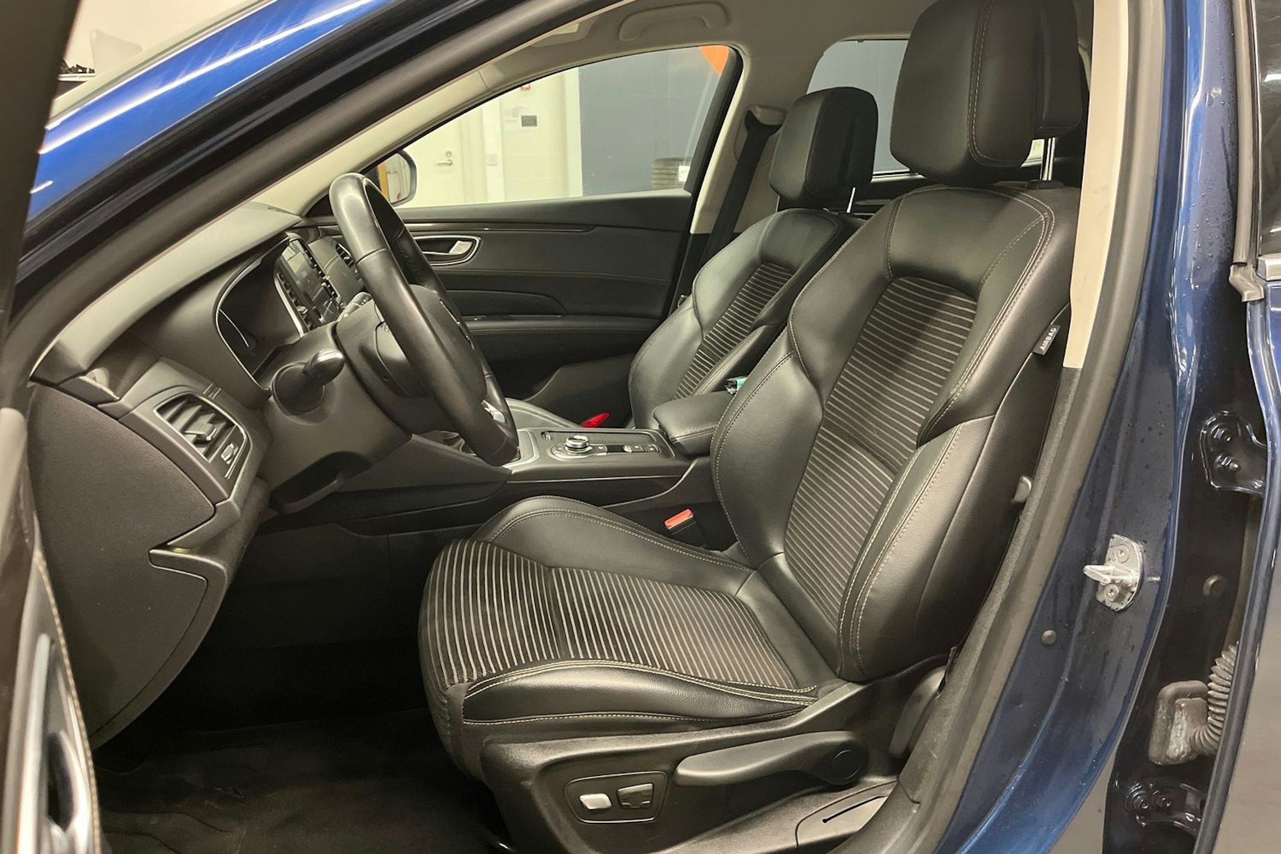 sininen Renault Talisman 2016 kuva 11.