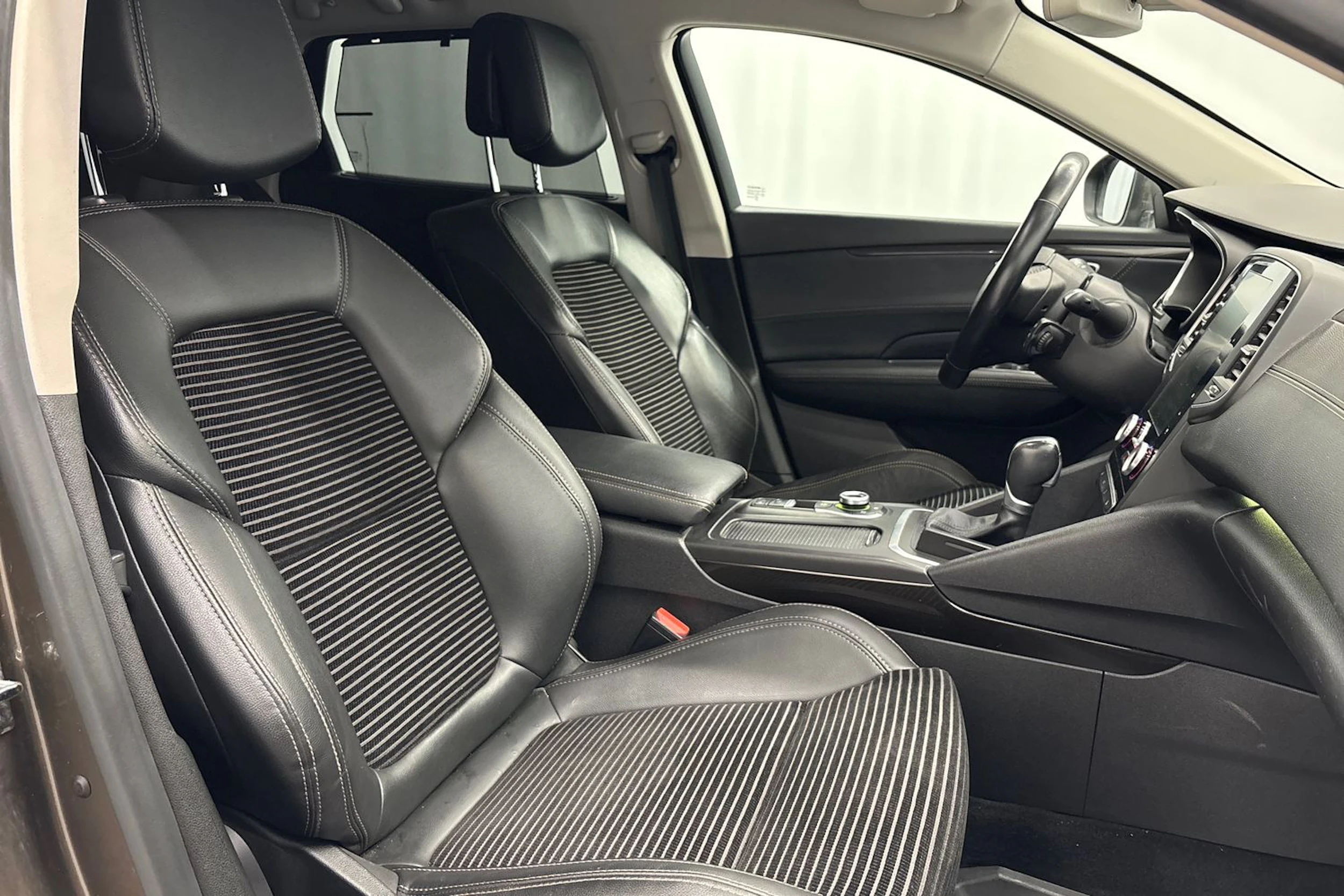 ruskea (beige) Renault Talisman 2016 kuva 11.