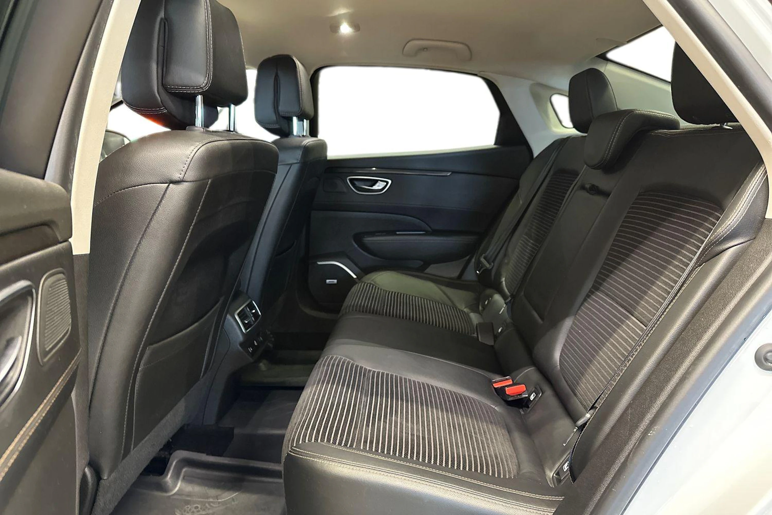 valkoinen Renault Talisman 2017 kuva 11.