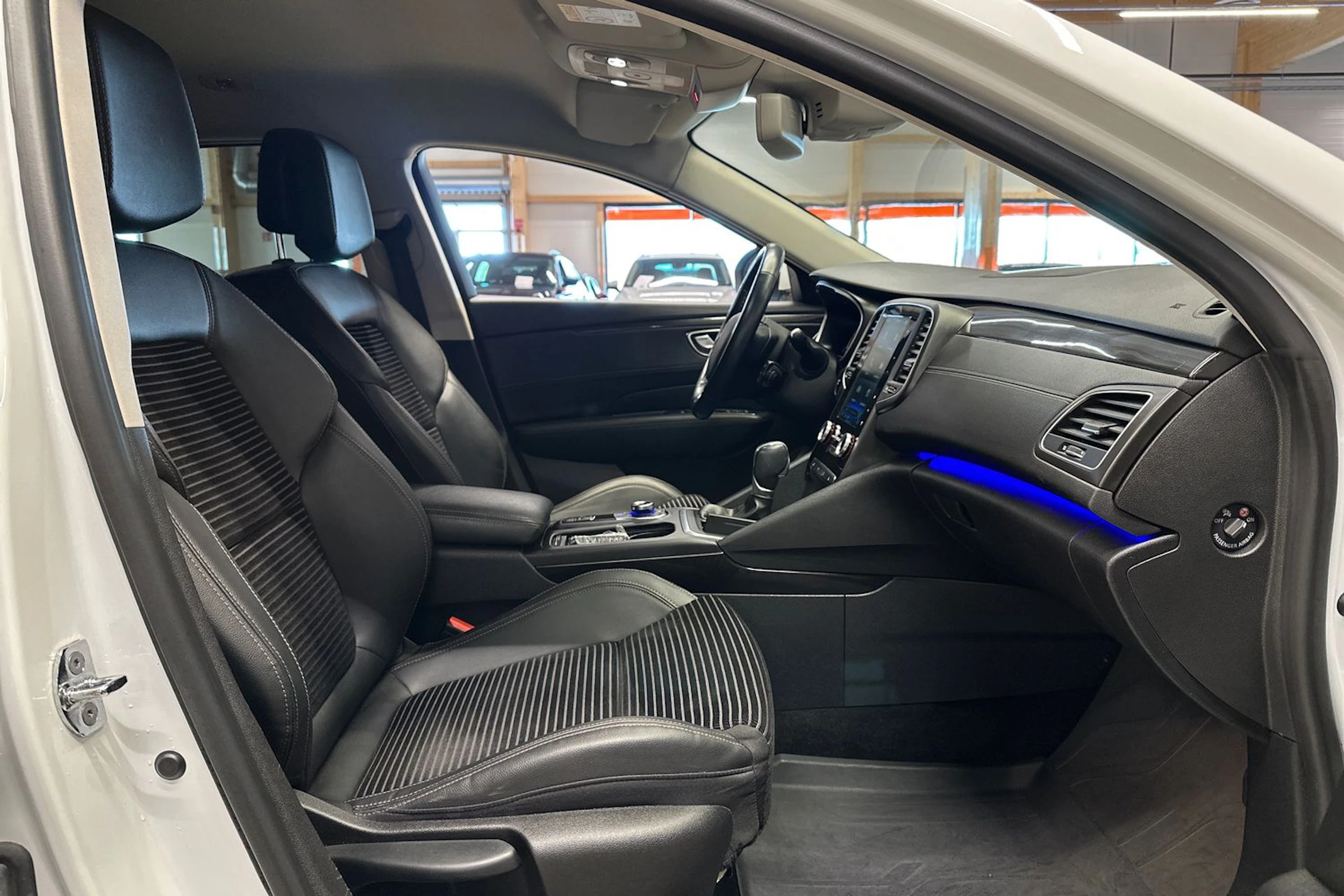 valkoinen Renault Talisman 2017 kuva 15.