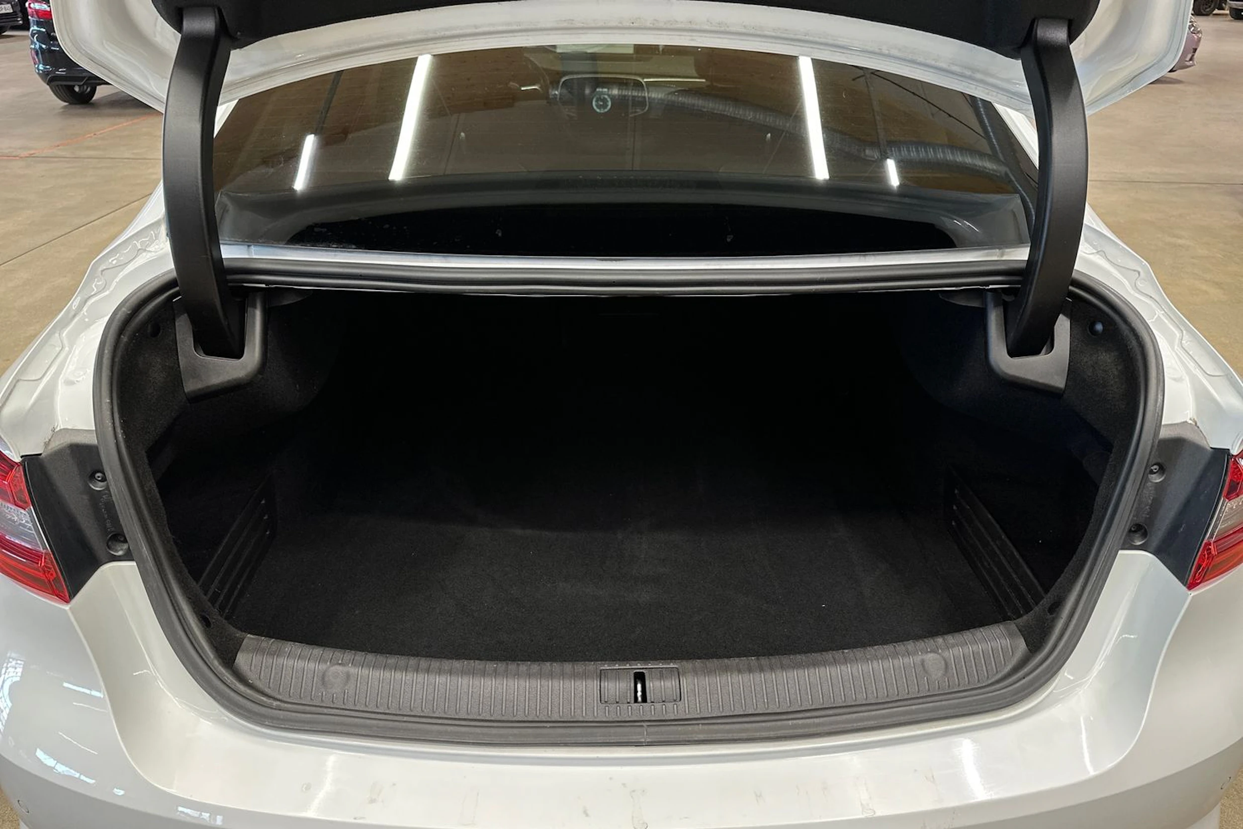 valkoinen Renault Talisman 2017 kuva 30.
