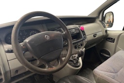 Valkoinen Renault Trafic 2002 kuva 3.