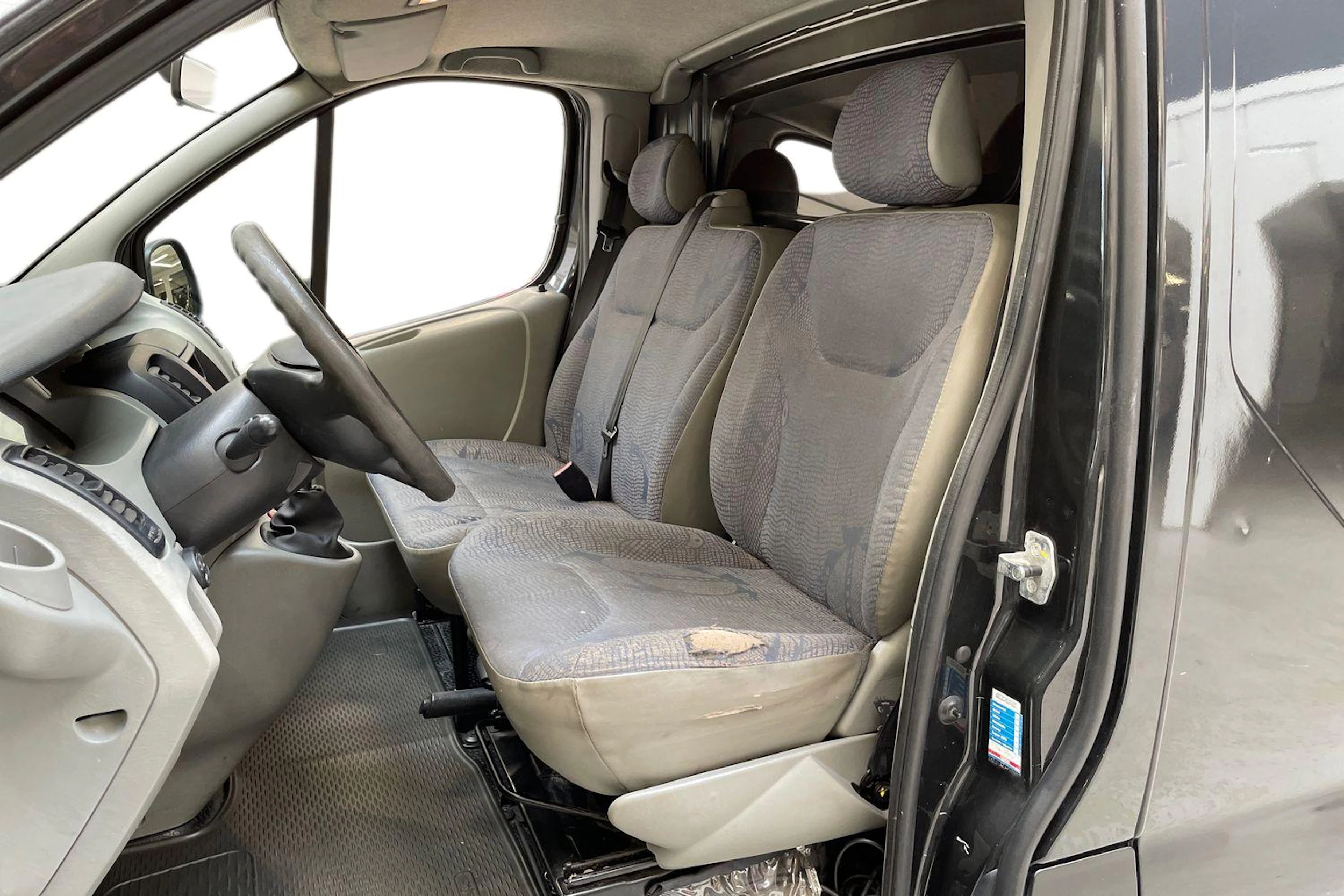musta Renault Trafic 2005 kuva 6.