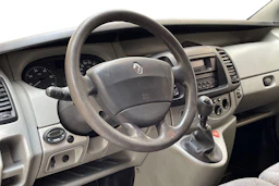 musta Renault Trafic 2005 kuva 7.