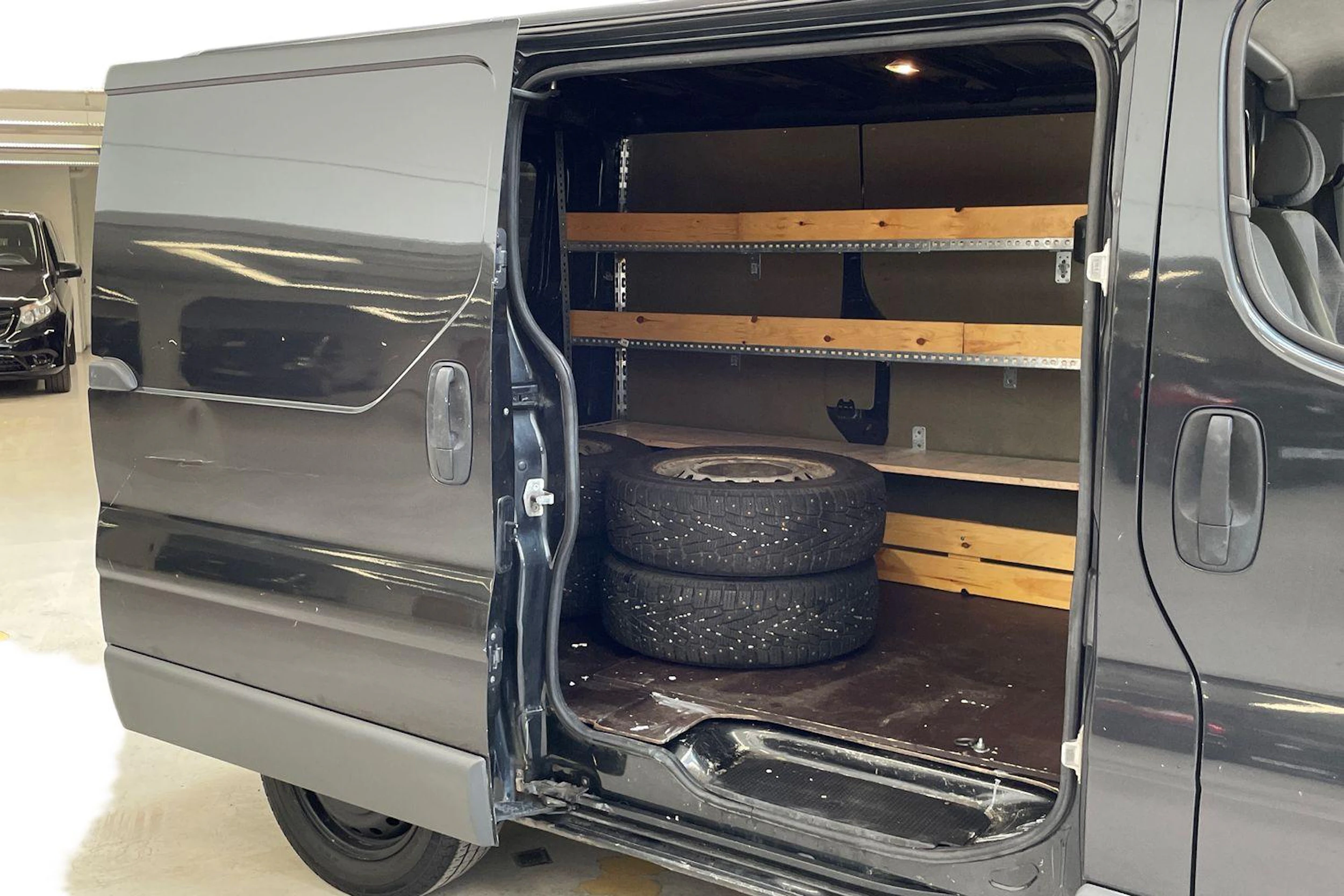 musta Renault Trafic 2005 kuva 8.