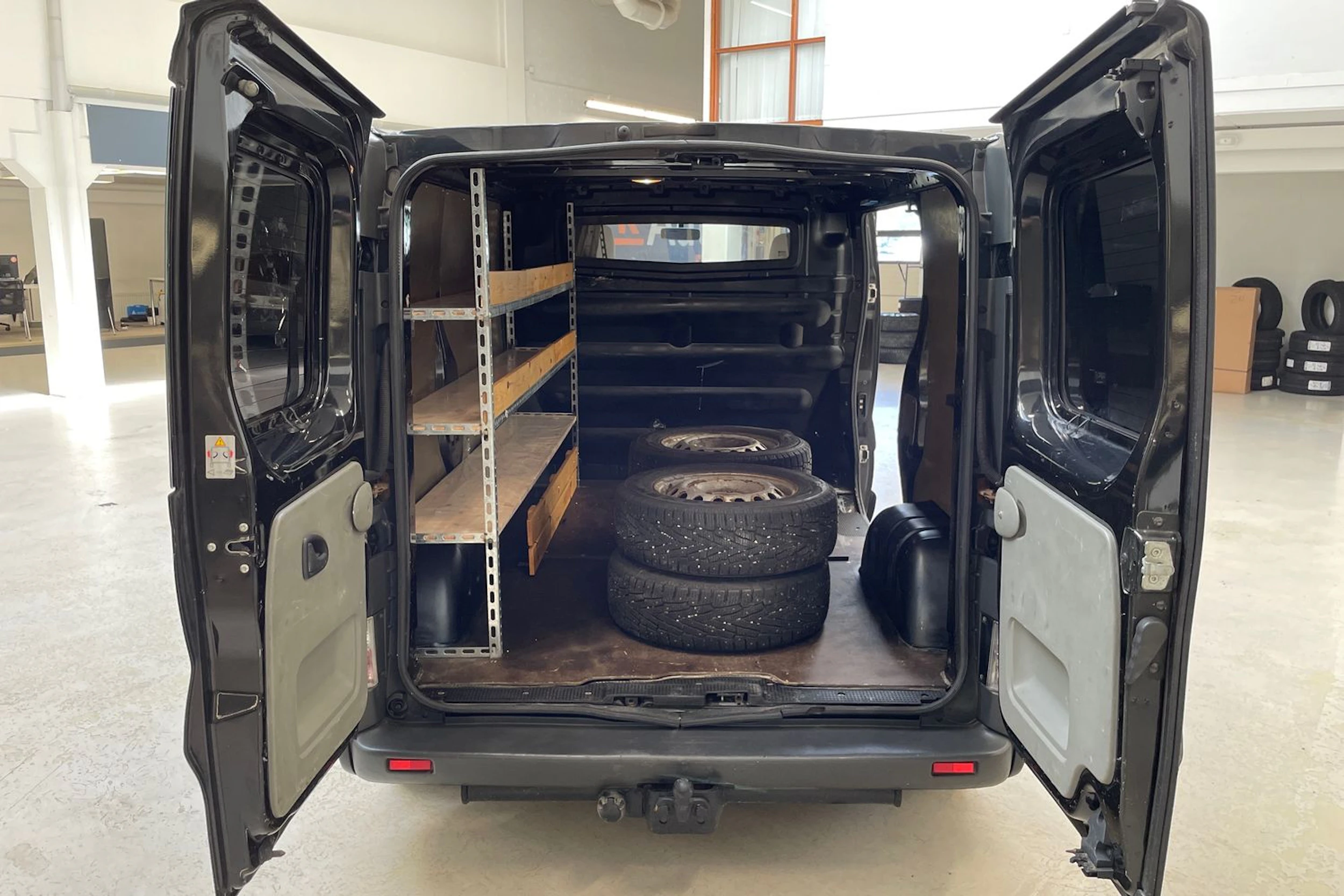 musta Renault Trafic 2005 kuva 12.