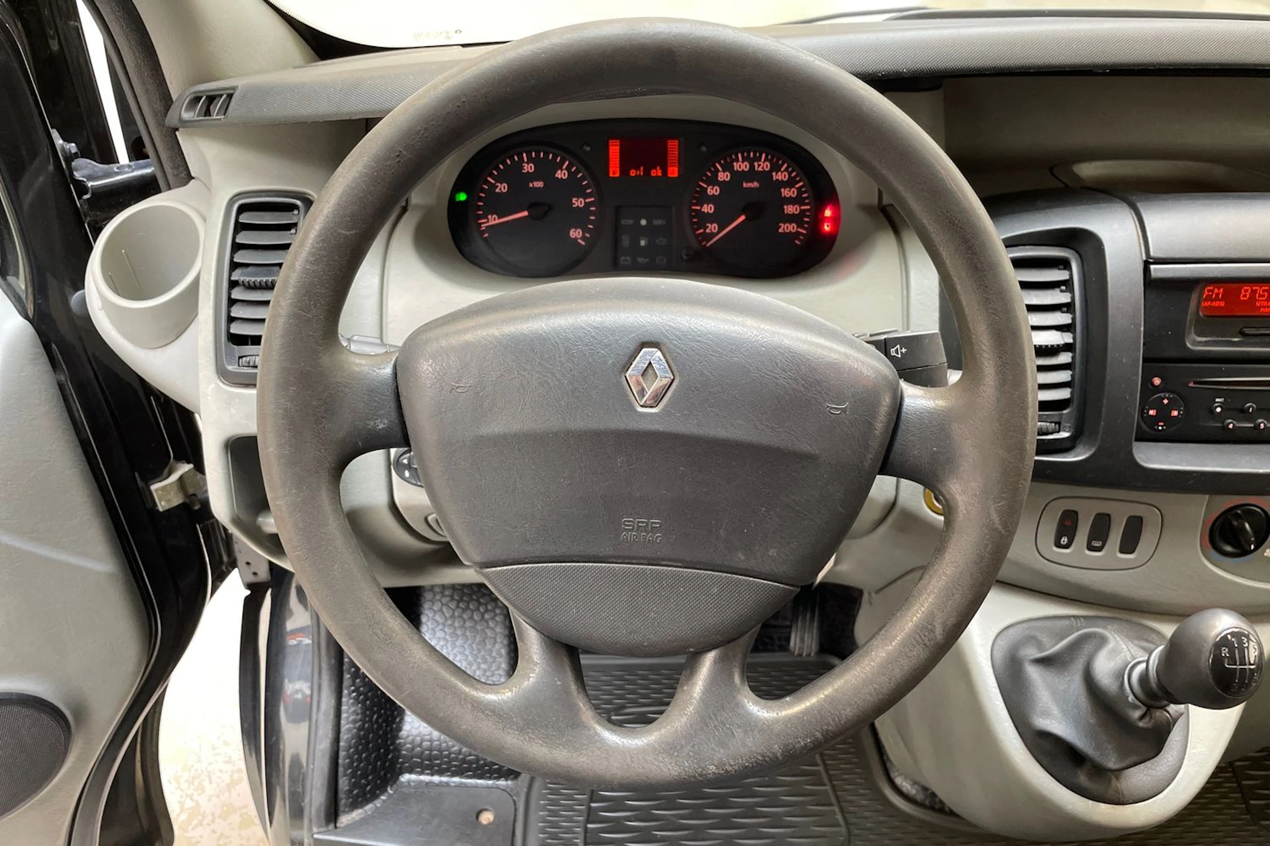 musta Renault Trafic 2005 kuva 15.