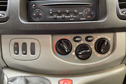 musta Renault Trafic 2005 kuva 18.