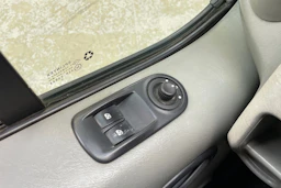 musta Renault Trafic 2005 kuva 22.