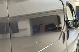 musta Renault Trafic 2005 kuva 36.