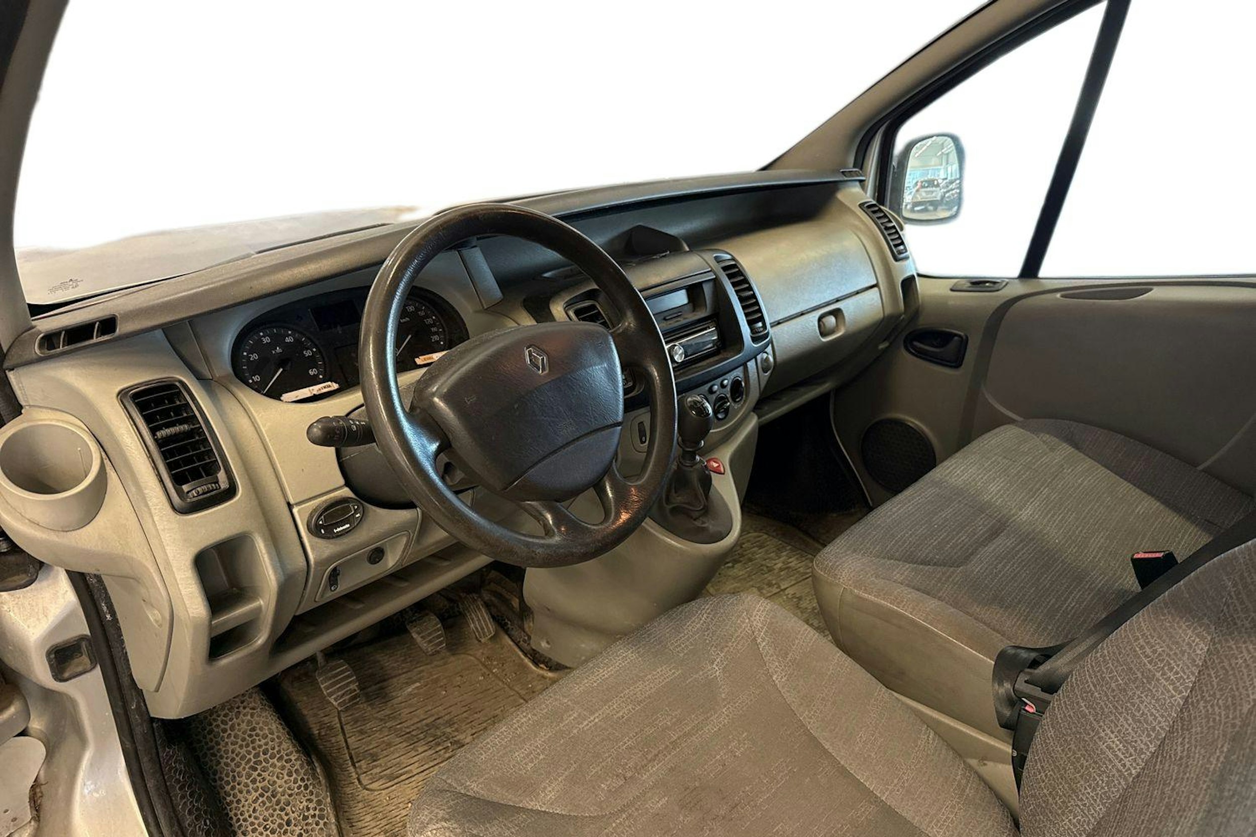 Harmaa Renault Trafic 2008 kuva 3.