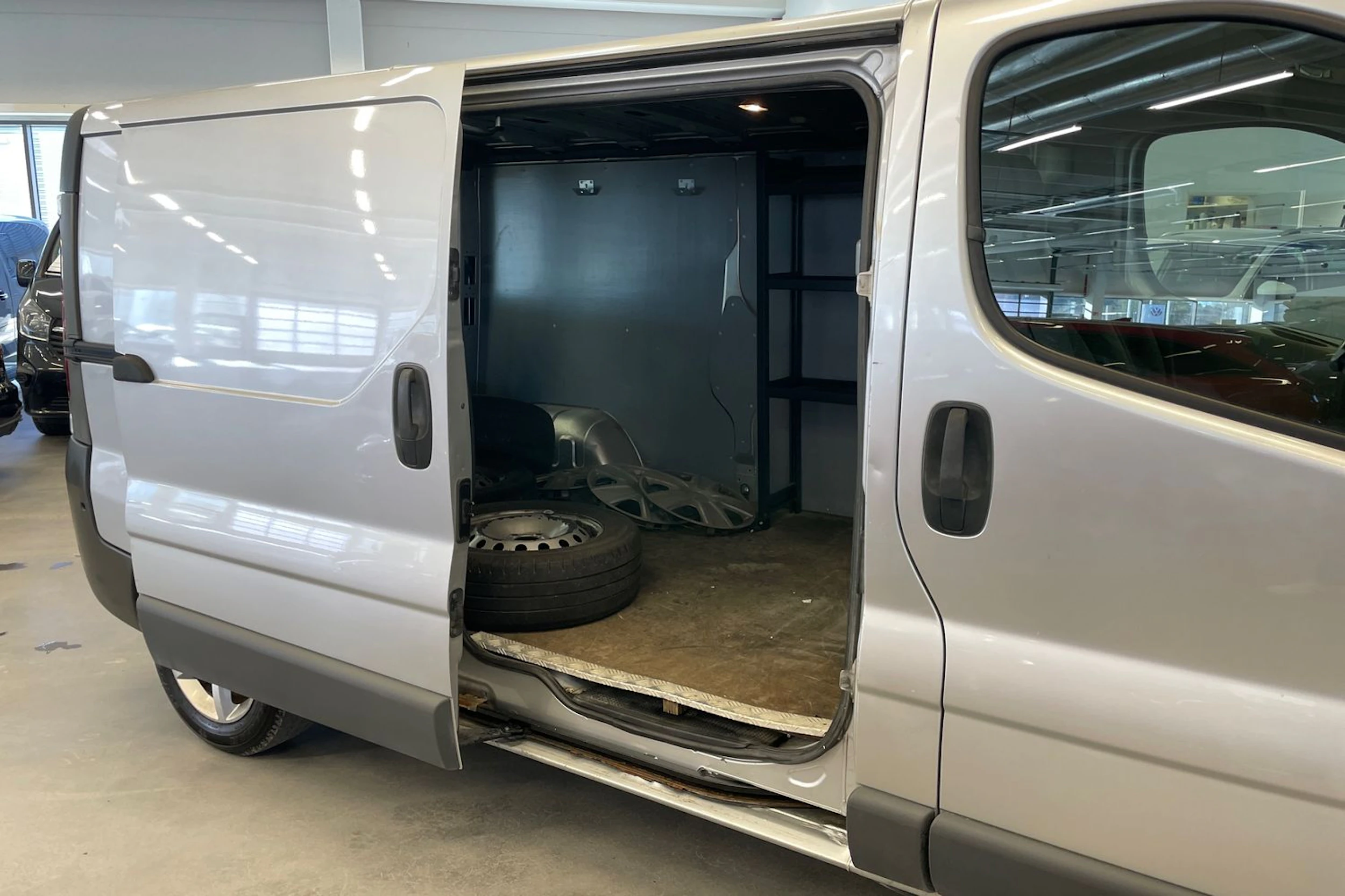 Harmaa Renault Trafic 2008 kuva 16.