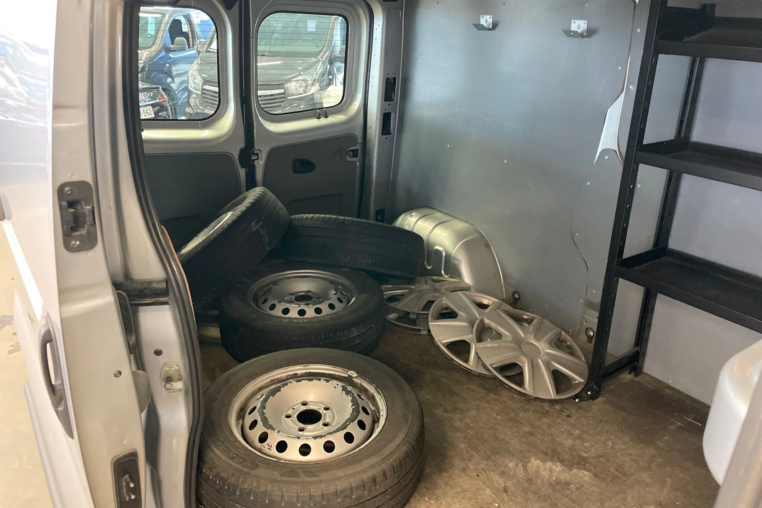Harmaa Renault Trafic 2008 kuva 17.