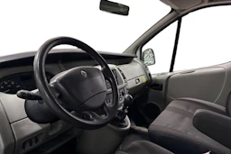 Valkoinen Renault Trafic 2008 kuva 3.