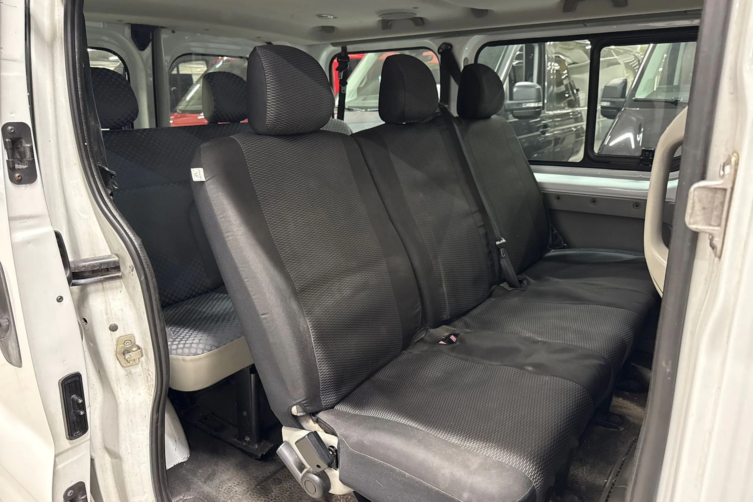 Valkoinen Renault Trafic 2008 kuva 4.