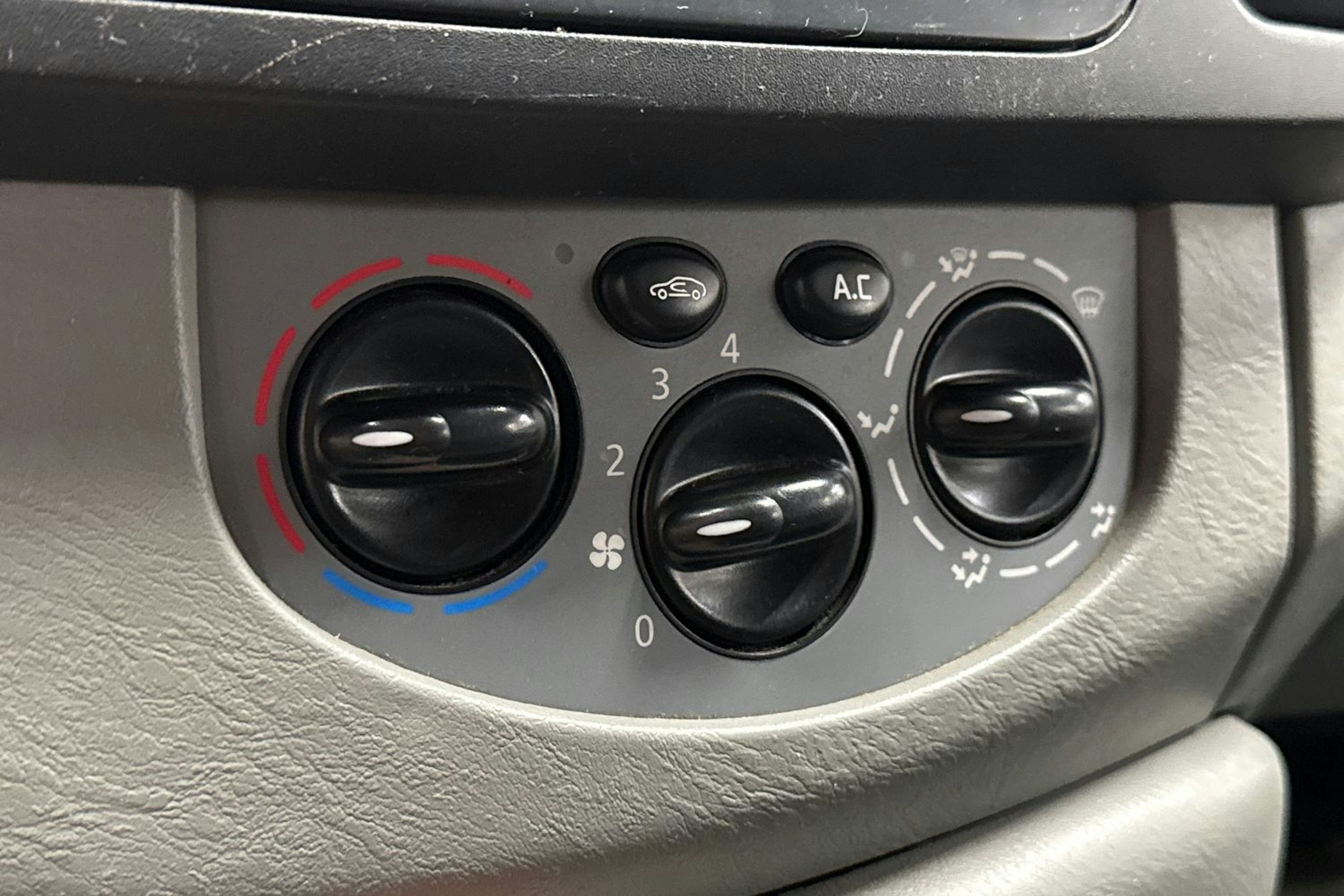 met. sininen Renault Trafic 2014 kuva 19.