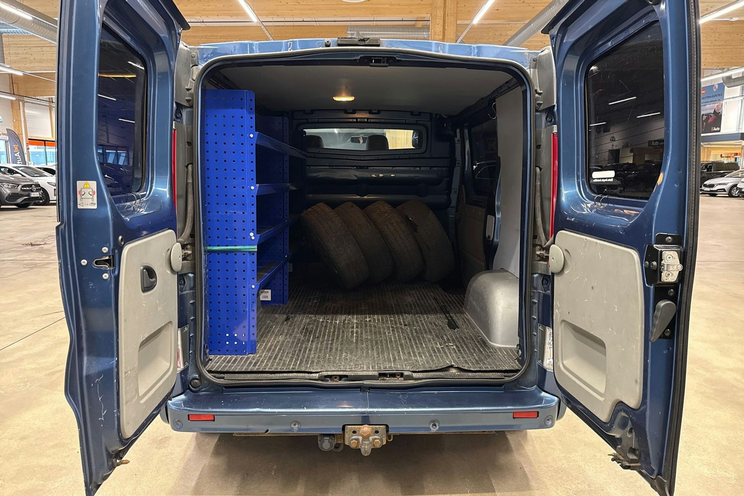 met. sininen Renault Trafic 2014 kuva 22.