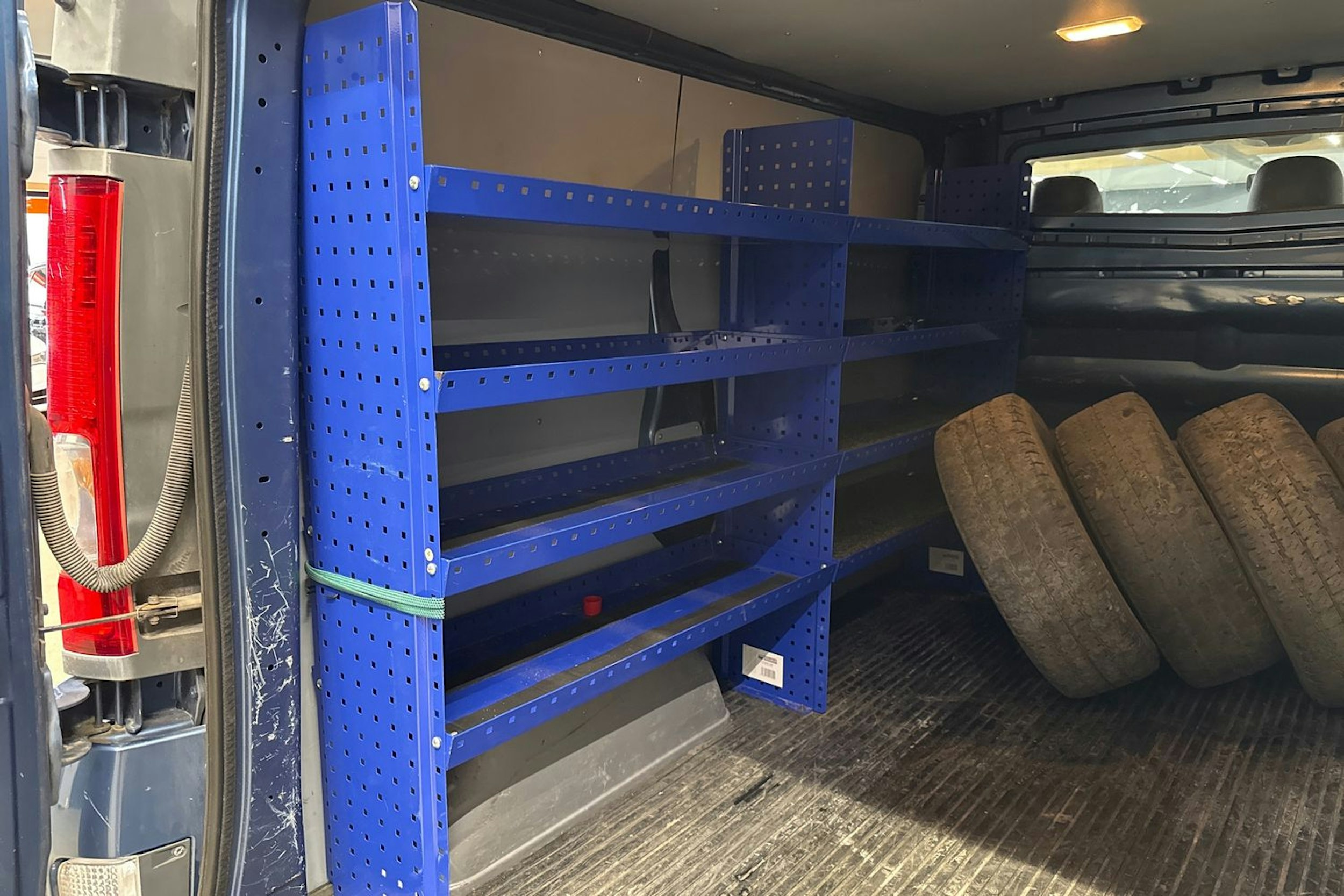 met. sininen Renault Trafic 2014 kuva 23.