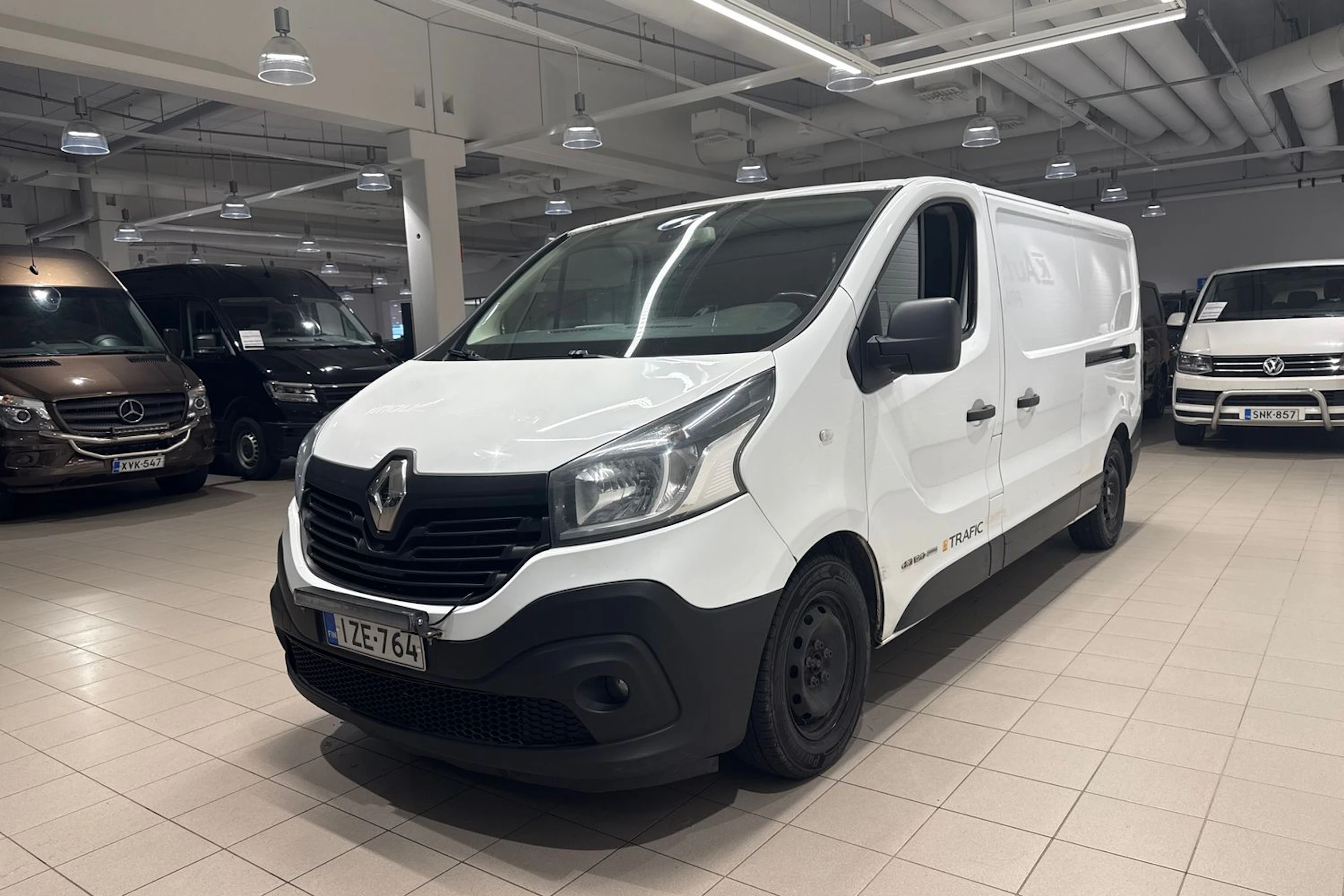 valkoinen Renault Trafic 2015 kuva 13.