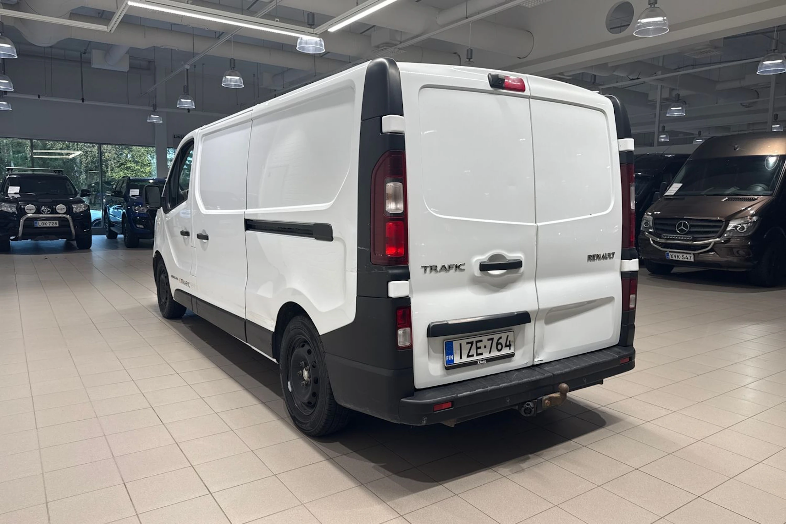 valkoinen Renault Trafic 2015 kuva 15.