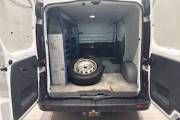 valkoinen Renault Trafic 2015 kuva 16.