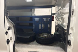 valkoinen Renault Trafic 2015 kuva 17.