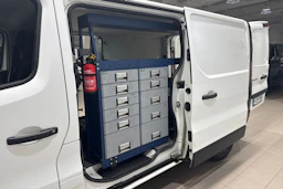 valkoinen Renault Trafic 2015 kuva 20.