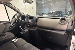 valkoinen Renault Trafic 2015 kuva 22.