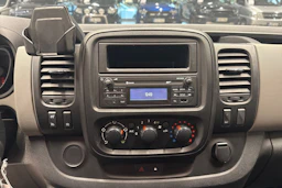 valkoinen Renault Trafic 2015 kuva 24.