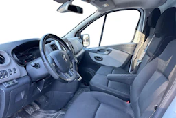 valkoinen Renault Trafic 2016 kuva 3.