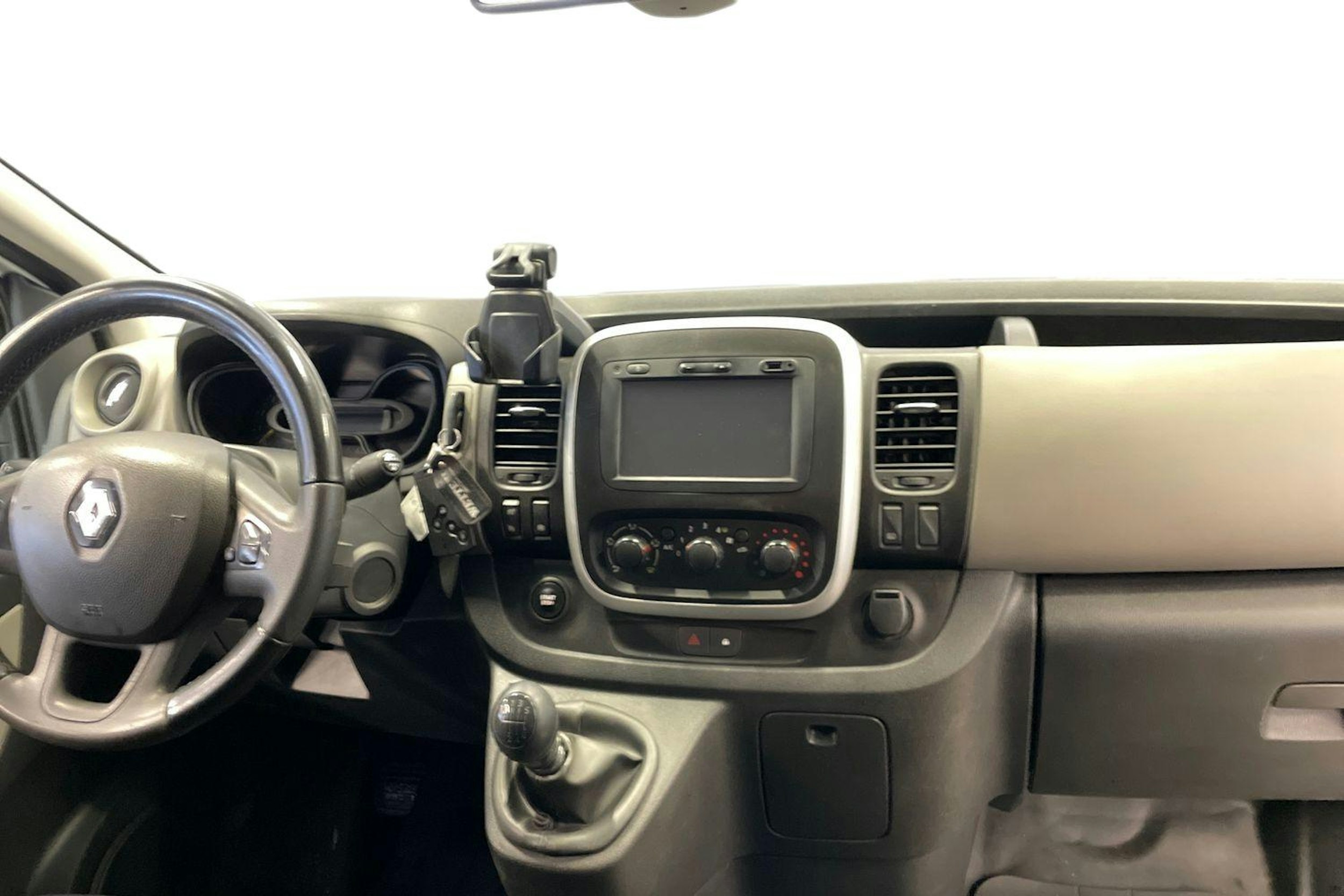 Valkoinen Renault Trafic 2016 kuva 9.