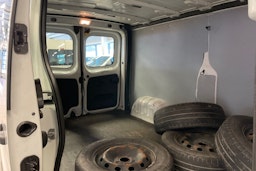 Valkoinen Renault Trafic 2016 kuva 14.