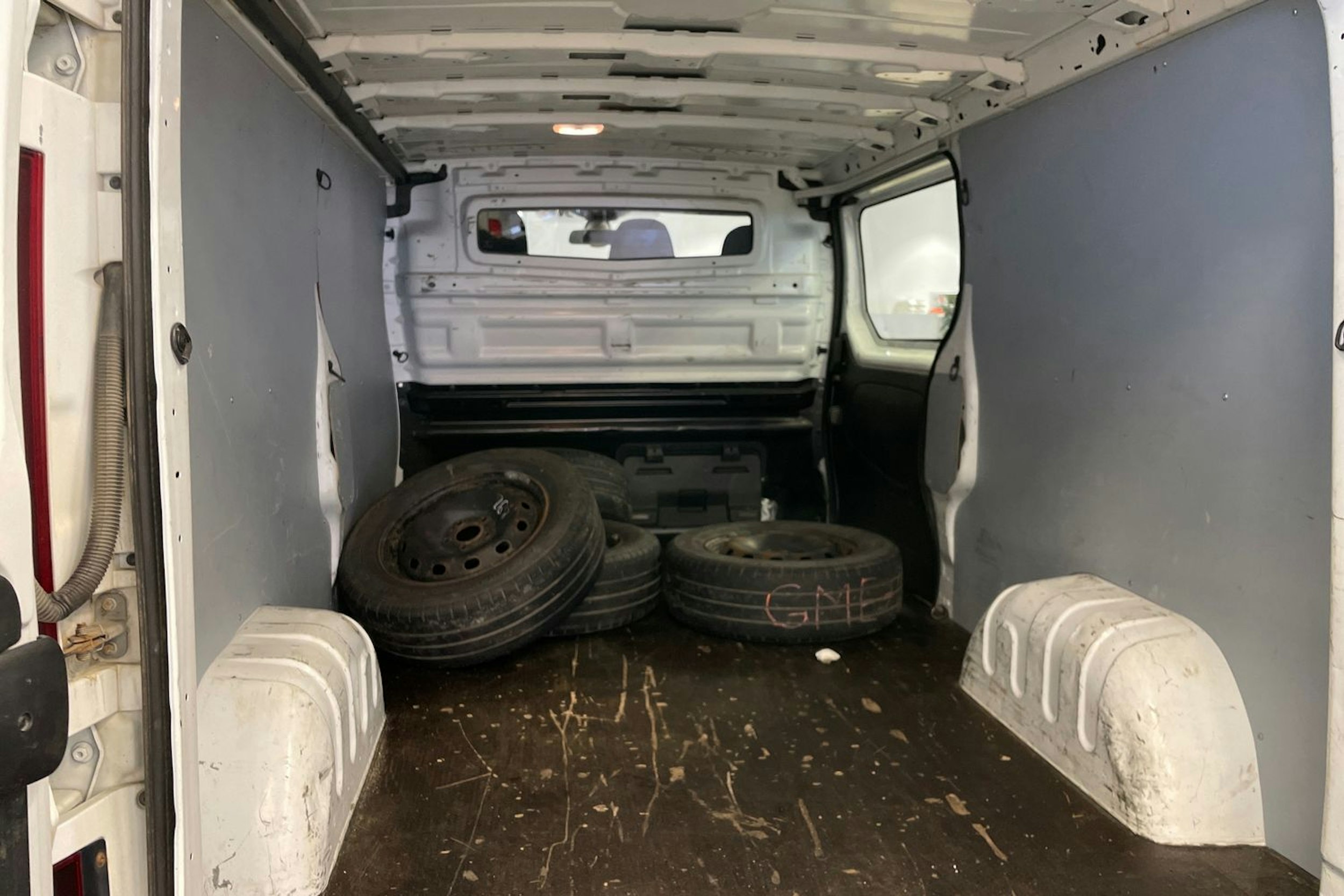 Valkoinen Renault Trafic 2016 kuva 15.