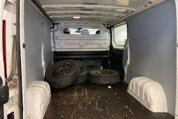 Valkoinen Renault Trafic 2016 kuva 15.