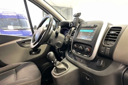 Valkoinen Renault Trafic 2016 kuva 20.