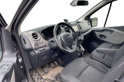musta Renault Trafic 2016 kuva 3.