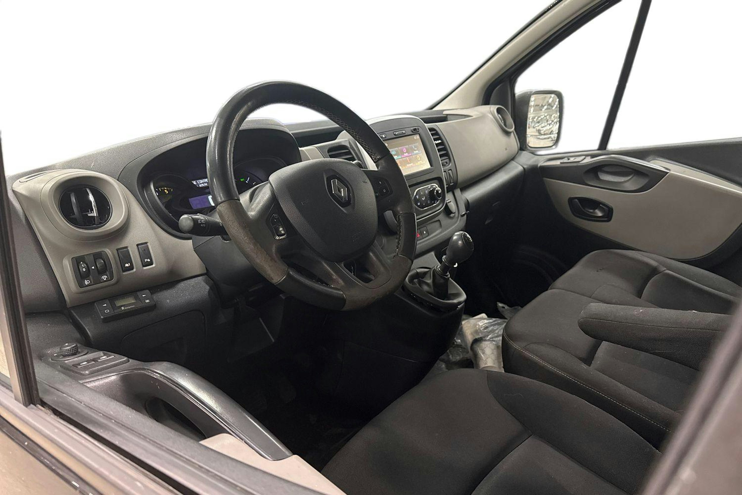 musta Renault Trafic 2016 kuva 3.