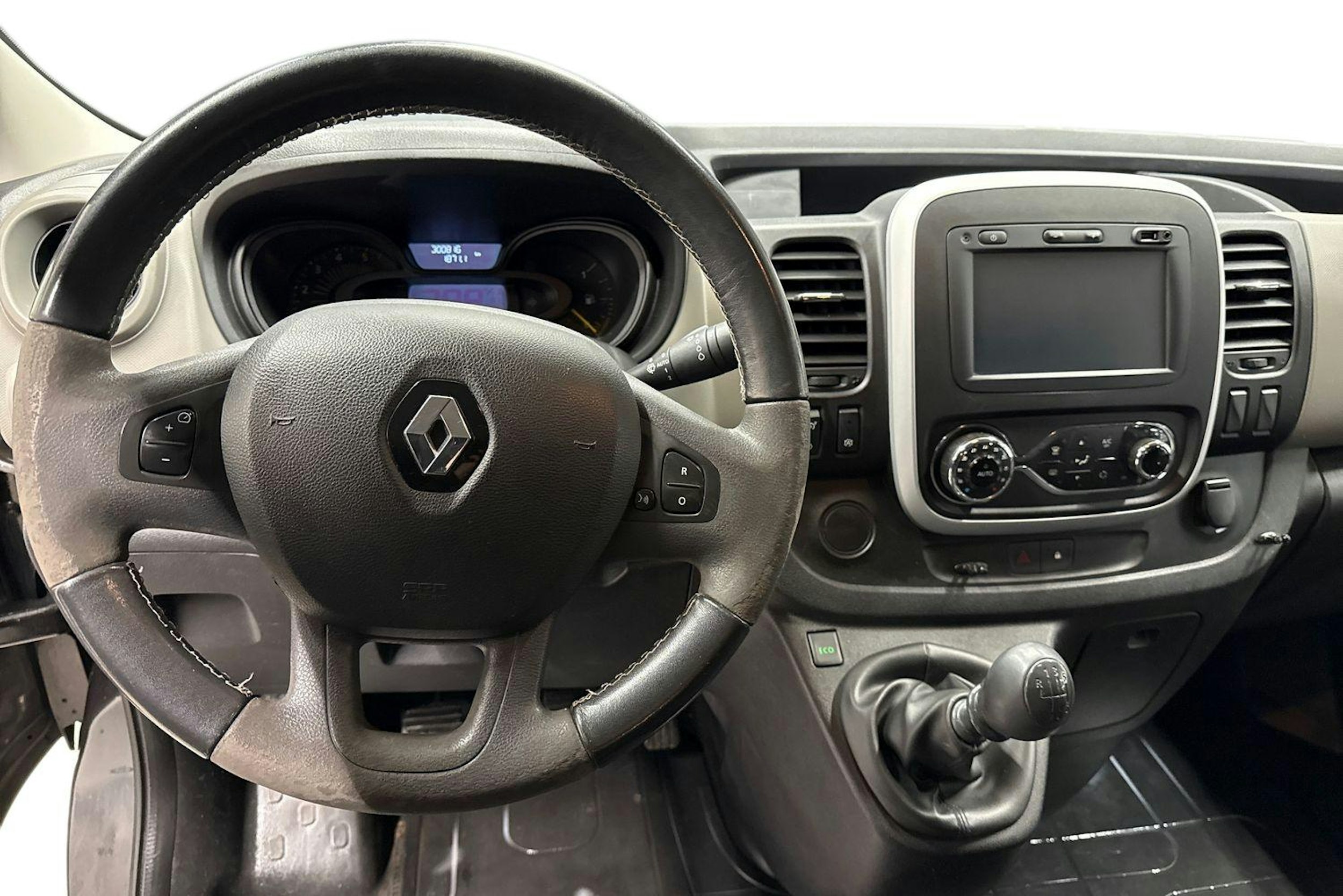 musta Renault Trafic 2016 kuva 9.