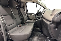 musta Renault Trafic 2016 kuva 11.