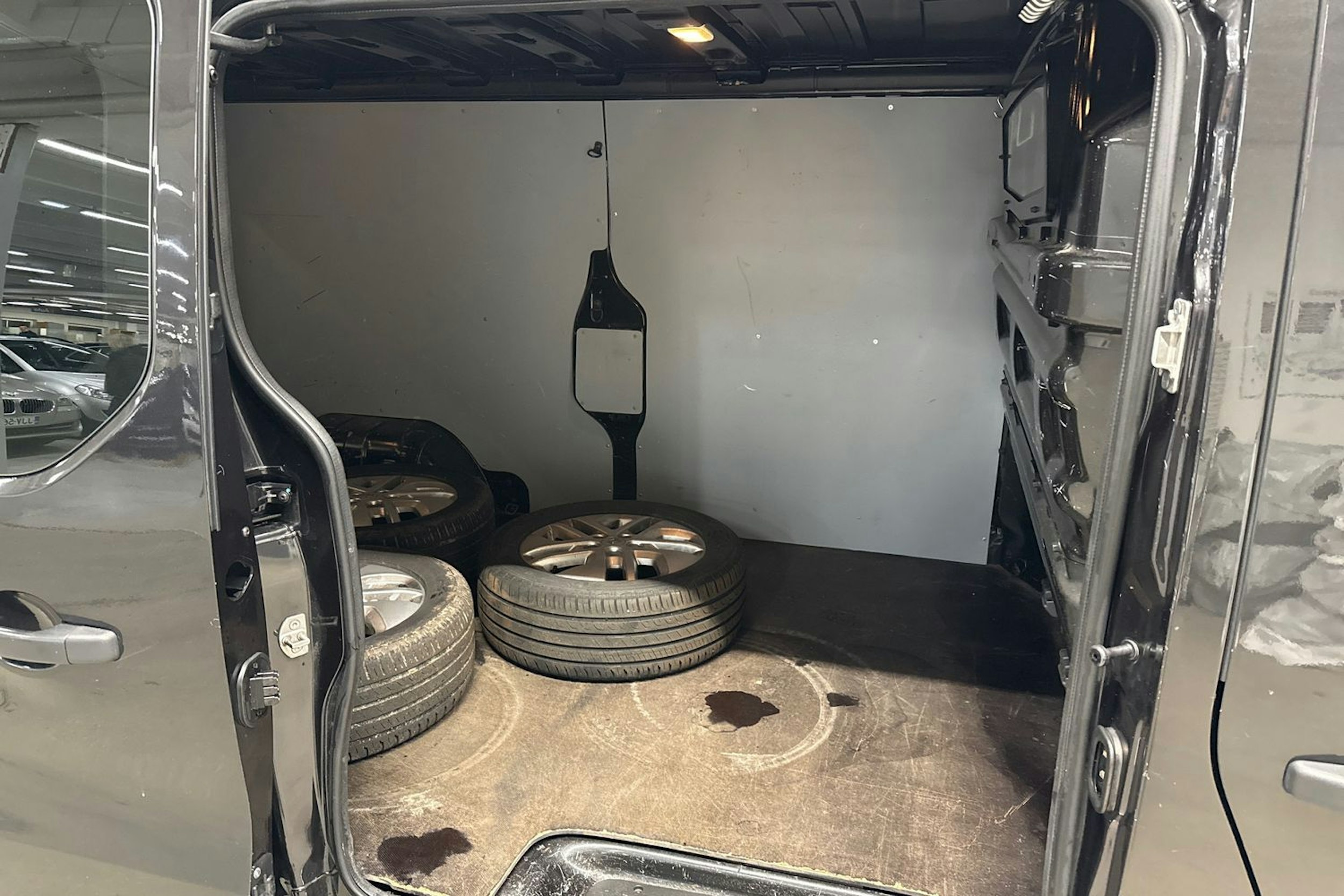 musta Renault Trafic 2016 kuva 13.