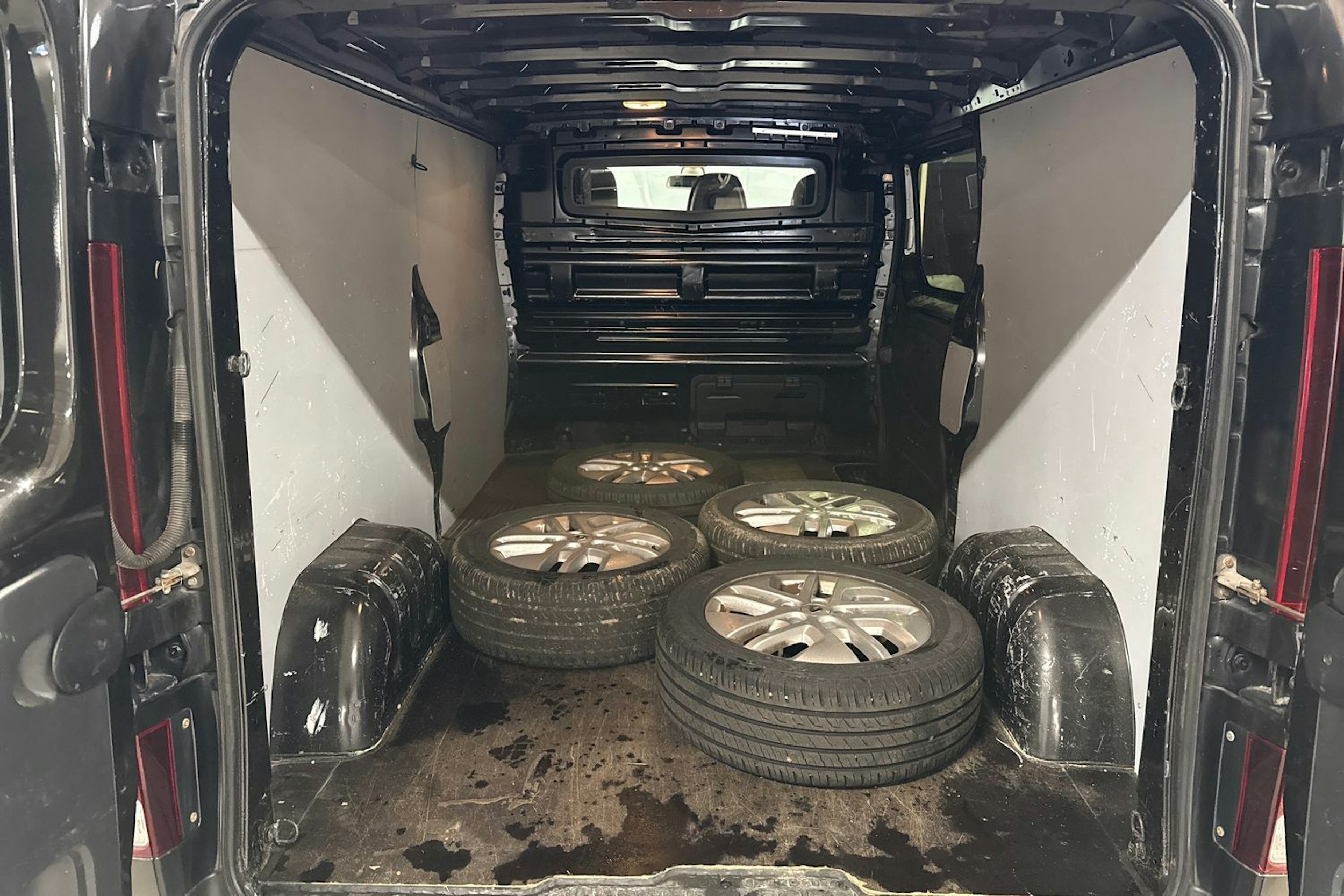 musta Renault Trafic 2016 kuva 15.