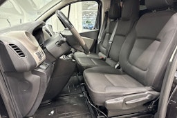 musta Renault Trafic 2016 kuva 16.