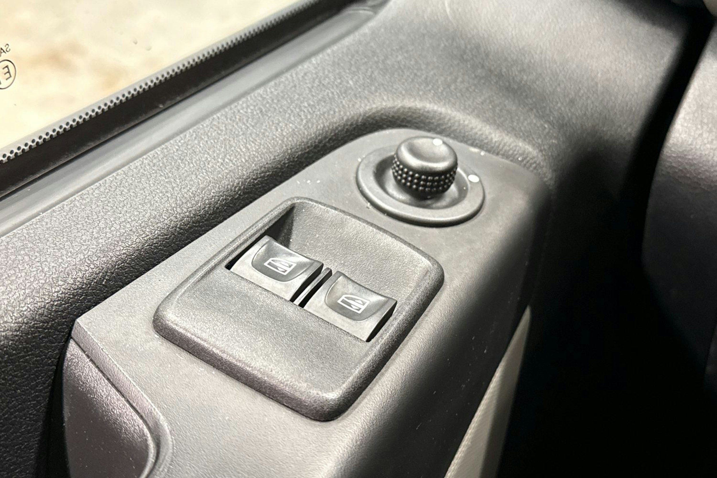 musta Renault Trafic 2016 kuva 18.